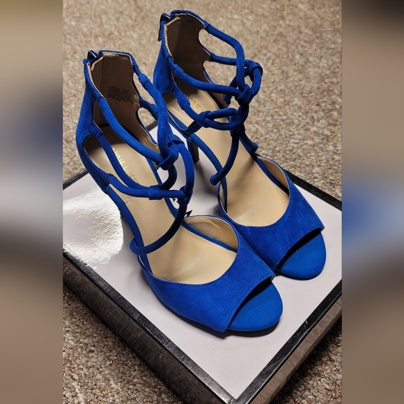C NIB Nine West electric blue strappy heels, suede - Picture 1 of 6